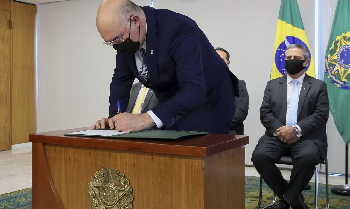 Milton Ribeiro toma posse do Ministério da Educação