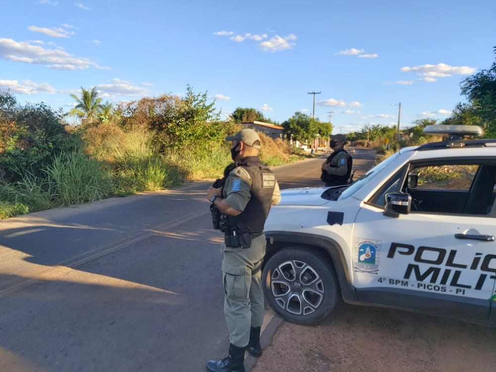 PM em barreiras em Picos com o objetivo de diminuir a circulação durante o lockdown