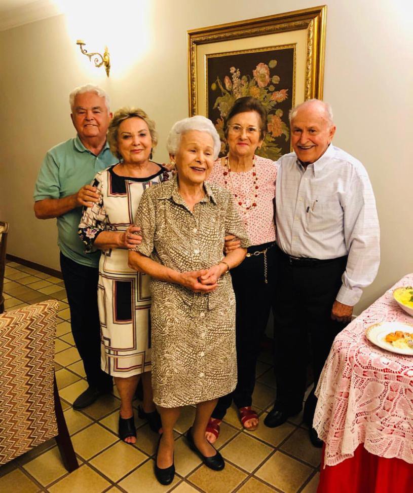 Dona Filó em confraternização entre amigos (Foto: Arquivo Pessoal/Francinetti Ribeiro) Dona Filó em confraternização entre amigos (Foto: Arquivo Pessoal/Francinetti Ribeiro)
