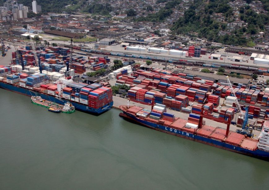 Na imagem, o porto de Santos (São Paulo)