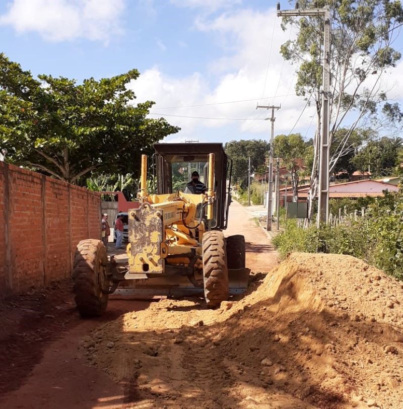 Obras de pavimentação asfáltica da estrada que liga o município de Viçosa (CE) e a comunidade da Buíra