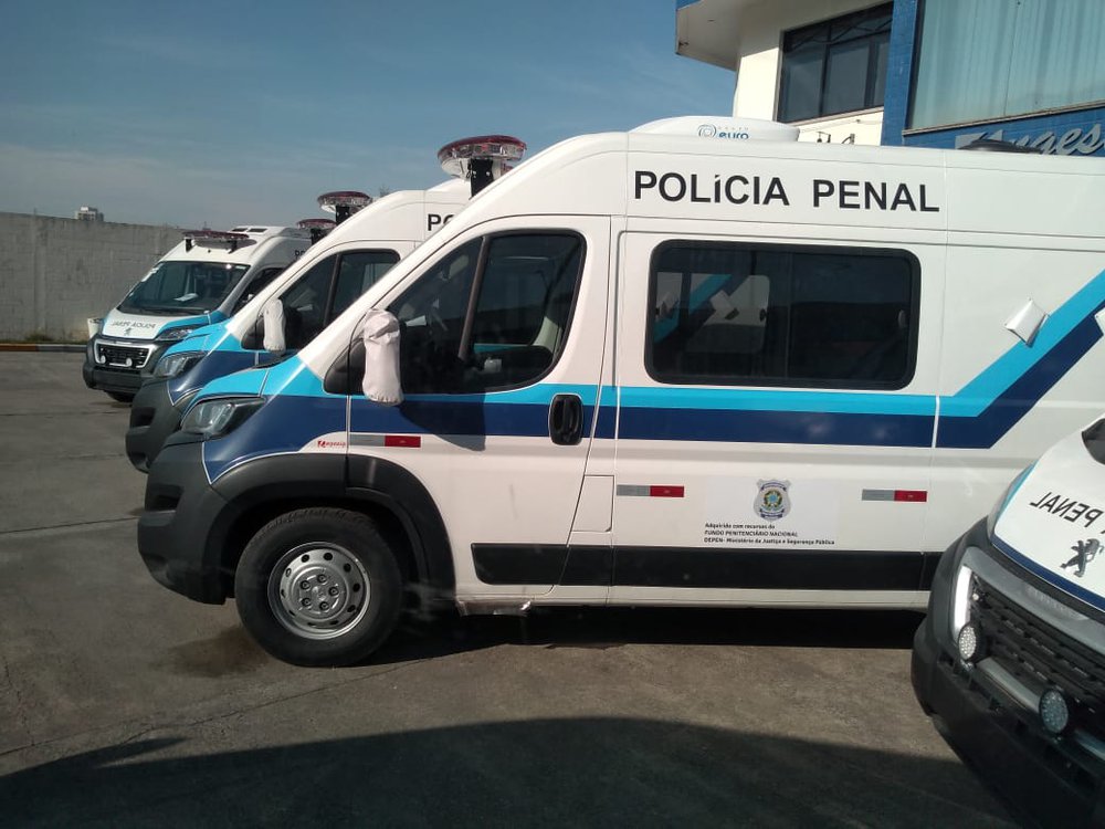 Viaturas de transporte de presos doas pelo Depen ao governo do Pará (Foto: Divulgação/sigilo da fonte) Viaturas de transporte de presos doas pelo Depen ao governo do Pará (Foto: Divulgação/sigilo da fonte)