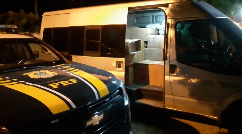 Carregamento de cigarros contrabandeados apreendidos em Oeiras (PI)