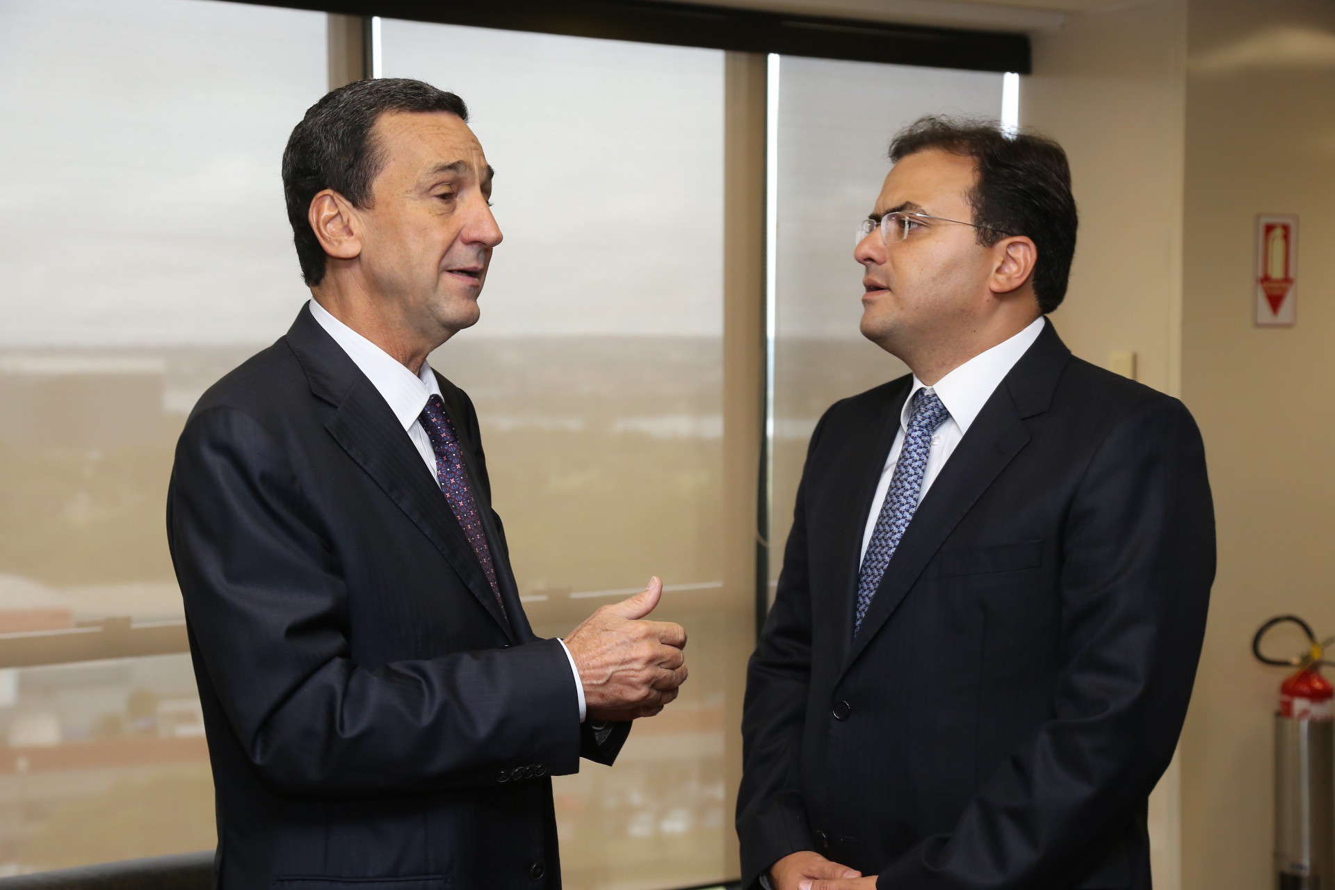 Ministro Francisco Falcão; na foto ele é recebido pelo então presidente da OAB Marcus Vinícius Coelho