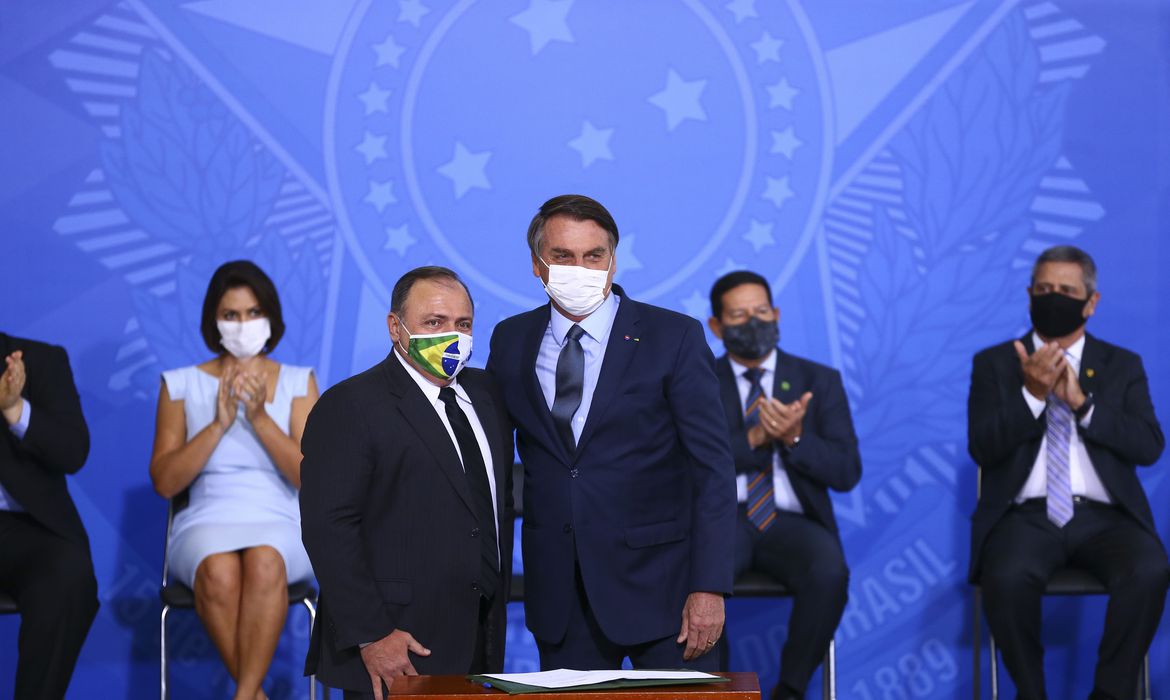 O ministro da Saúde, General Eduardo Pazuello, e o presidente Jair Bolsonaro