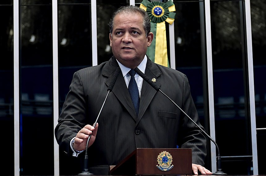 O senador Eduardo Gomes (MDB-TO), líder do governo no Congresso