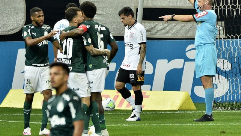 Palmeiras vence o rival Corinthians