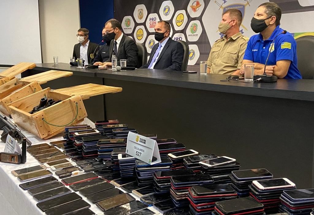 Servidores encontram arsenal, celulares, e R$ 310 mil durante reforma em  cadeia de Aparecida