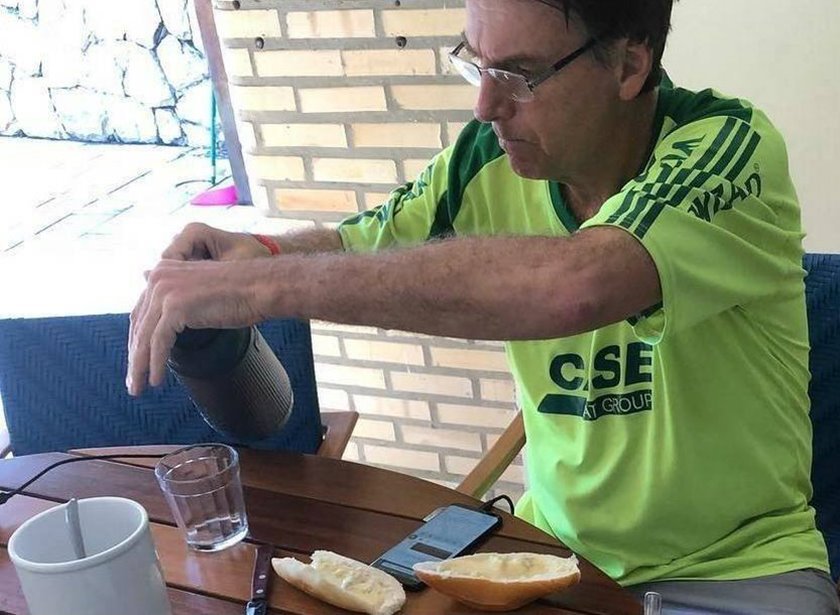 Desde a campanha eleitoral de 2018, Bolsonaro difunde o gosto matinal pela combinação do pão francês com leite condensado