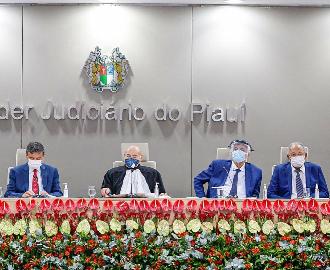 Desembargador Ribamar Oliveira tomou posse como novo presidente do TJ-PI