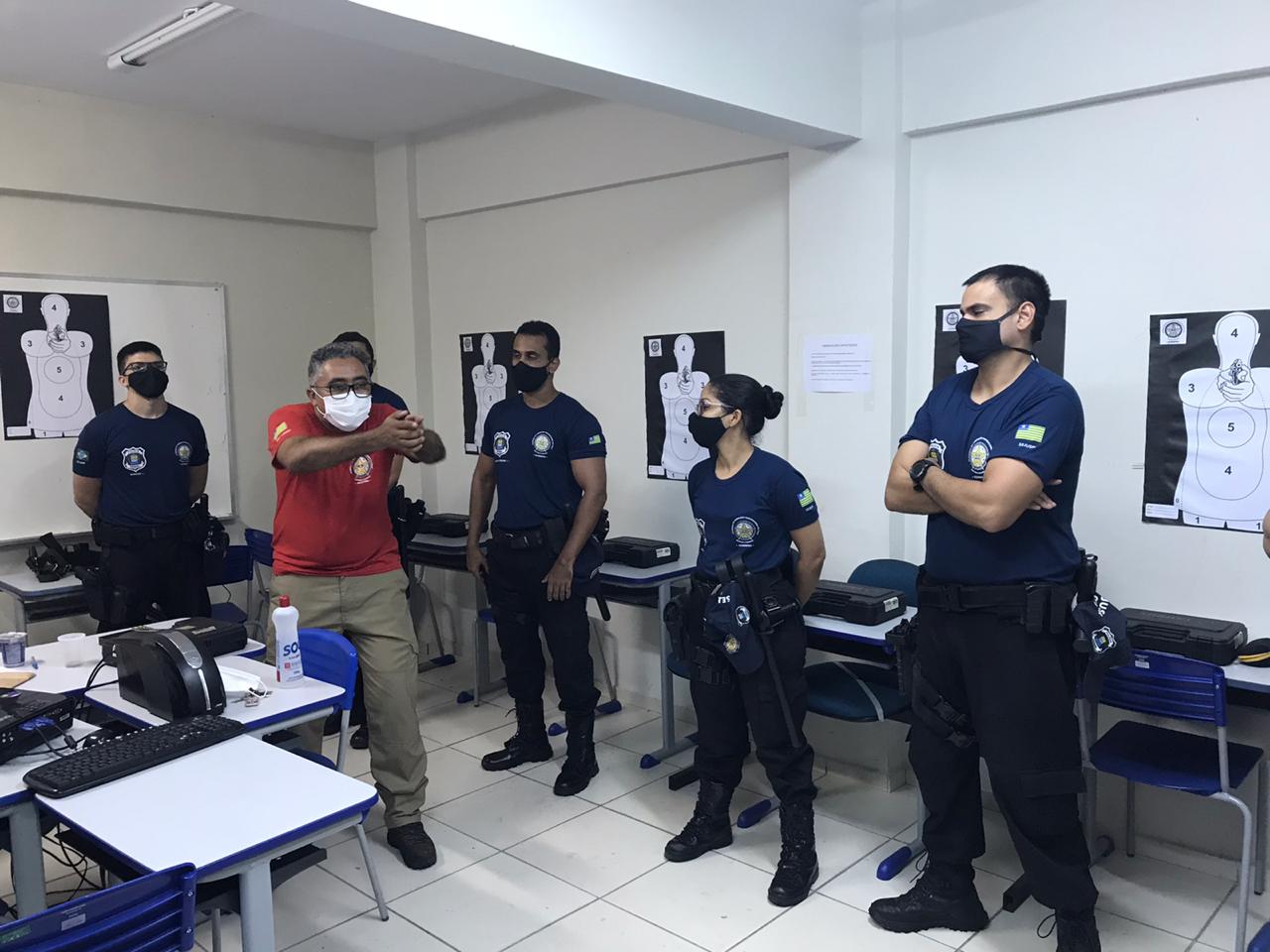 Diesy colaborou com a Sejus ao ser um dos instrutores de tiro do Curso de Formação do órgão