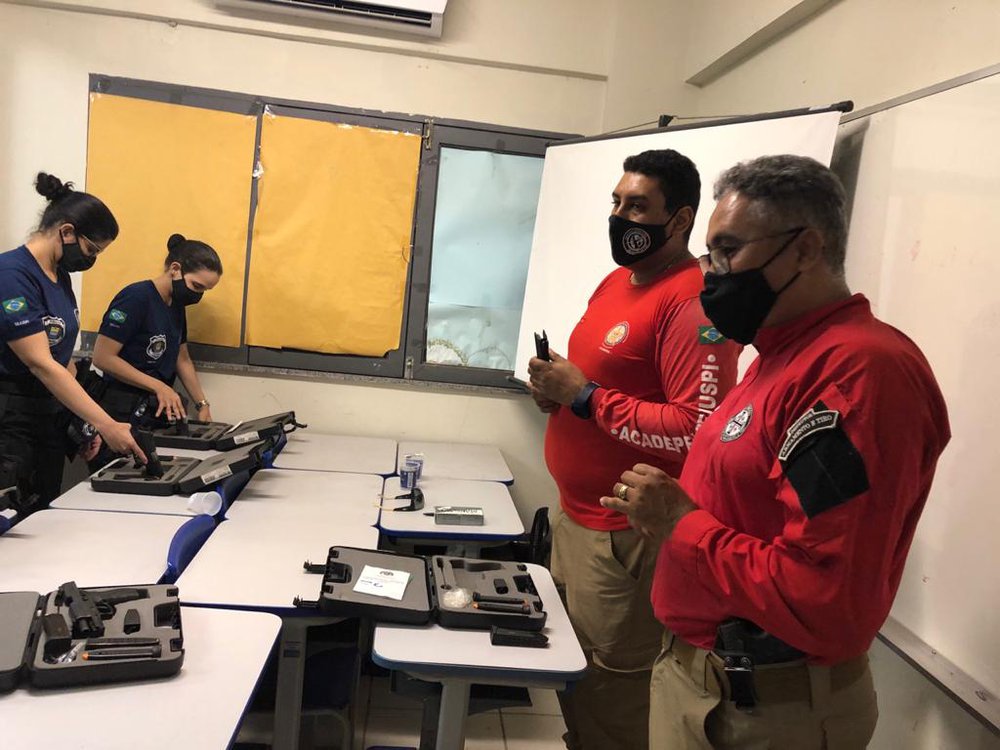 Diesy Less (o primeiro, da direita para a esquerda) era instrutor de tiro no Curso de Formação Inicial à Polícia Penal (CFI-2020) (Foto: Jacinto Teles/JTNews) Diesy Less (o primeiro, da direita para a esquerda) era instrutor de tiro no Curso de Formação Inicial à Polícia Penal (CFI-2020) (Foto: Jacinto Teles/JTNews)