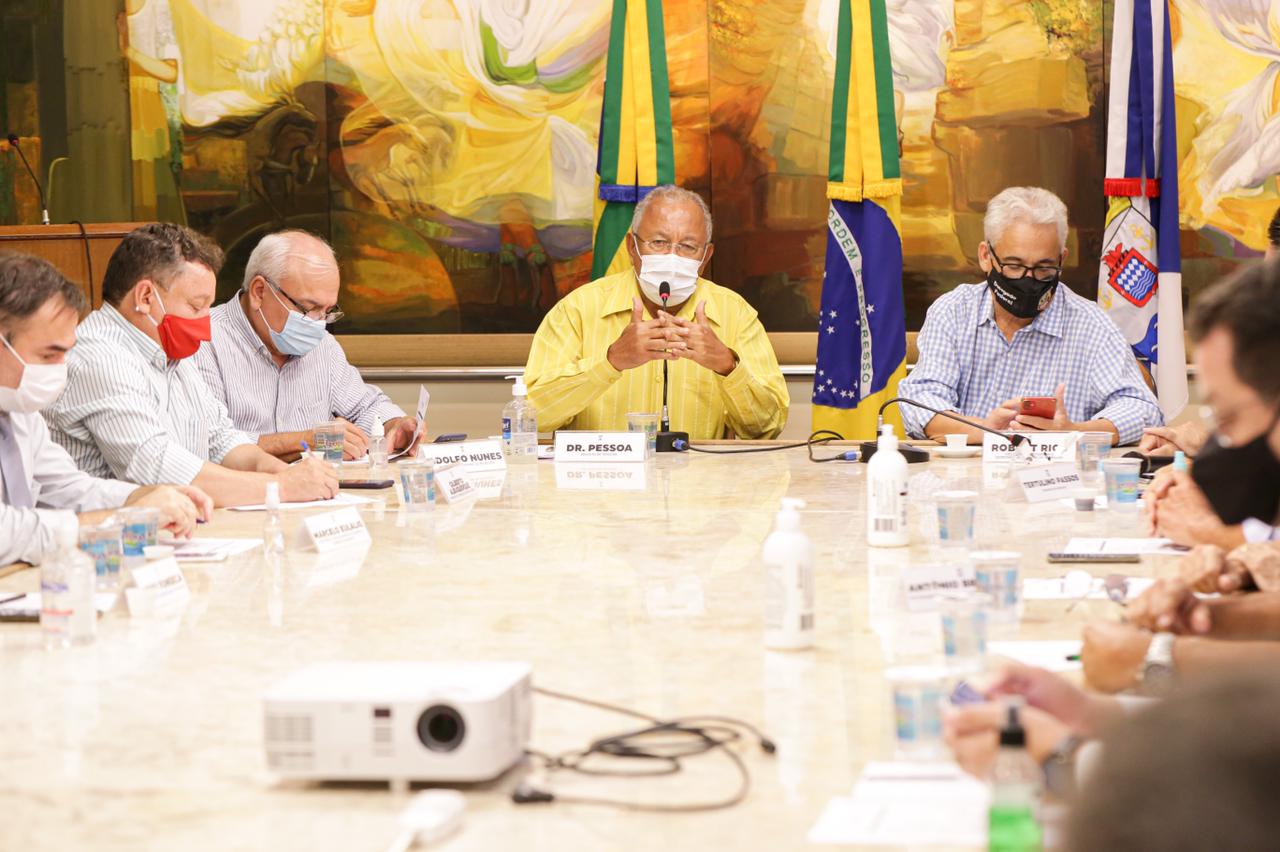 Dr. Pessoa reuniu diversos setores para discutir as restrições do decreto estadual