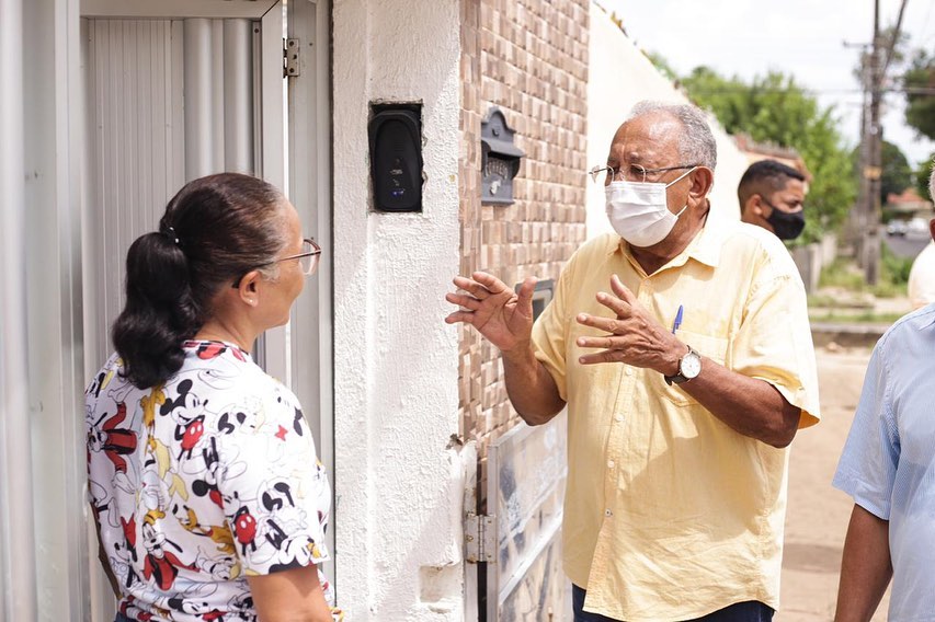 Dr. Pessoa visita galeria da zona leste e cumprimenta moradores