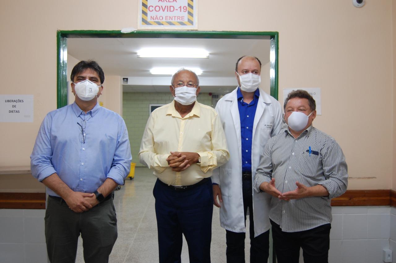 Dr. Pessoa visitou o Hospital Universitário da UFPI, acompanhado do presidente da Fundação Municipal de Saúde (FMS), Gilberto Albuquerque