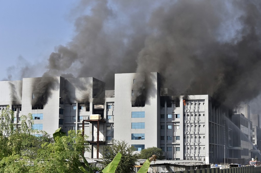 Incêndio em prédios do Instituto Serum, na cidade de Pune, na Índia