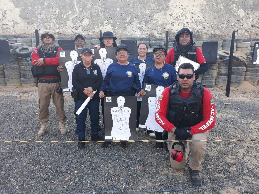 Instrutor Diesy Less na conclusão do curso de tiro para os policiais penais veteranos de Parnaíba (Foto: ACADEPEN/PI) Instrutor Diesy Less na conclusão do curso de tiro para os policiais penais veteranos de Parnaíba (Foto: ACADEPEN/PI)