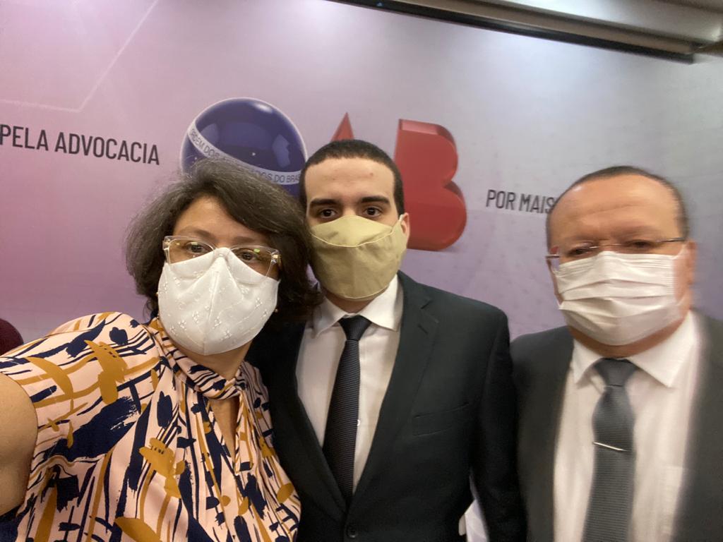 José Ulisses ladeado por sua mãe Silvana Castro e seu pai Assuero Stevenson
