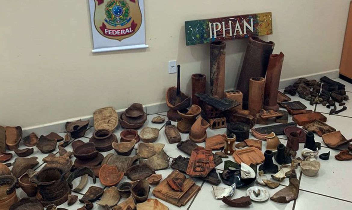 Polícia Federal apreende material arqueológico