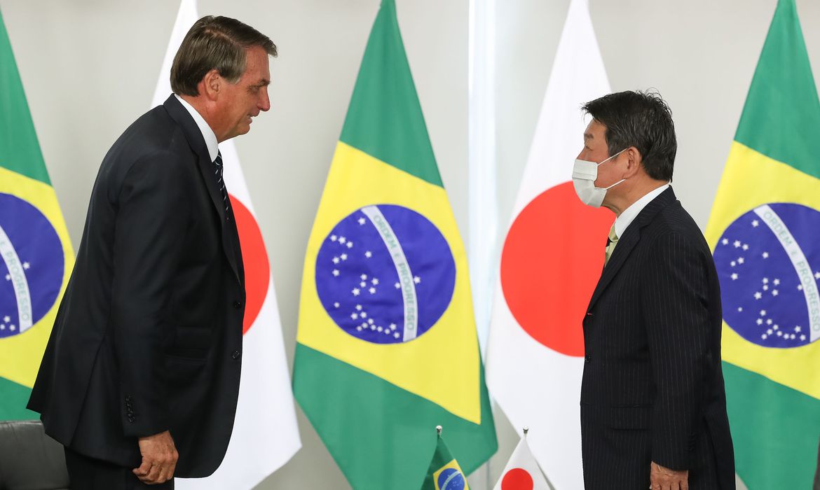 Presidente Jair Bolsonaro se reúne com o ministro de Negócios Estrangeiros do Japão, Motegi Toshimitsu
