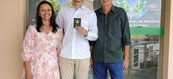 Thiago Morais acompanhado de seus pais no CRM