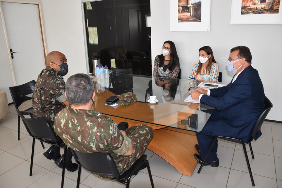 Visita do comandante do 3º Batalhão de Engenharia e Construção (3º BEC)