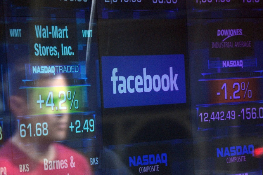 Ações do Facebook caem após instabilidade nas redes