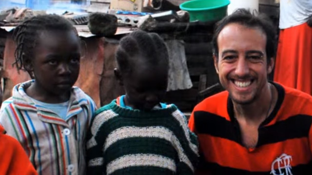 Gabriel e crianças africanas: o “bom amigo branco”