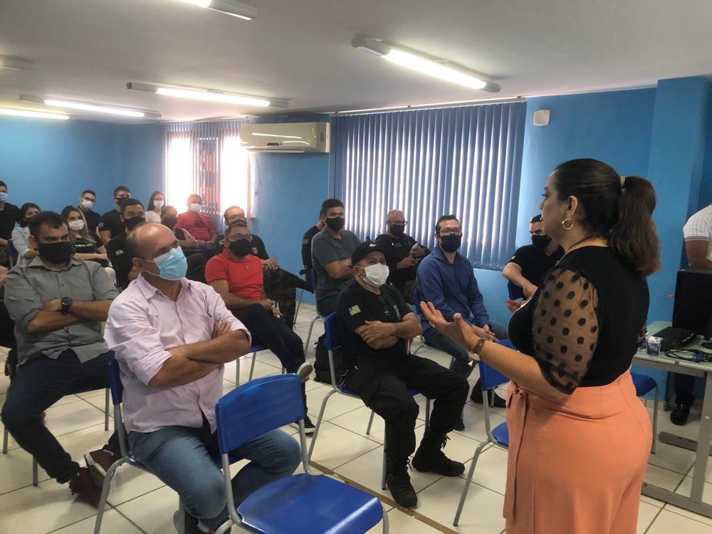 Pesquisadora Mônica Pinto Leimgruber profere palestra na ACADEPEN/PI acerca das organizações criminosas (Foto: Jacinto Teles/JTNEWS) Pesquisadora Mônica Pinto Leimgruber profere palestra na ACADEPEN/PI acerca das organizações criminosas (Foto: Jacinto Teles/JTNEWS)