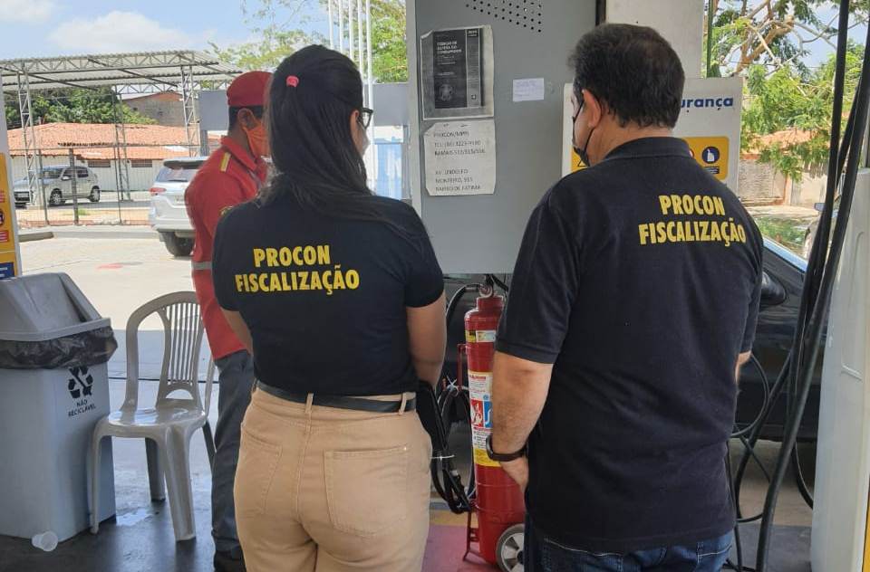 Procon autua postos de combustíveis de Teresina