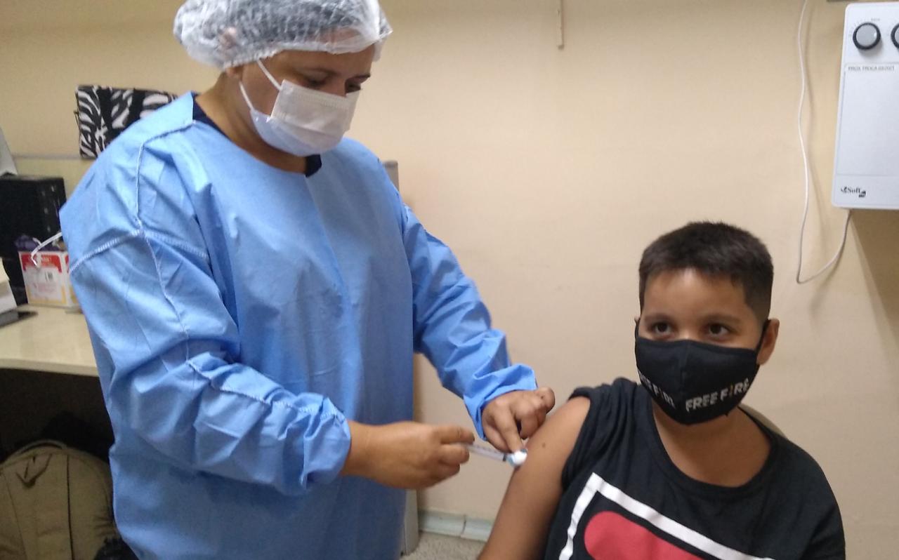 FMS abre agendamento para vacinação contra a Covid-19 de adolescente de 12 a 17 anos