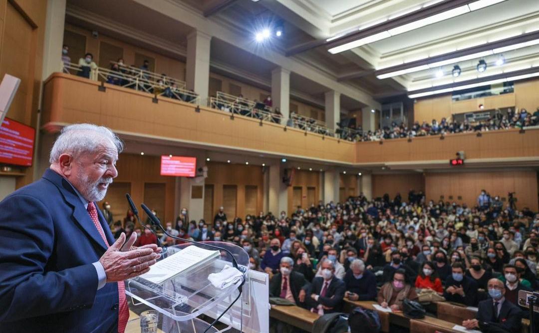 Lula discursa na renomada SciencesPo