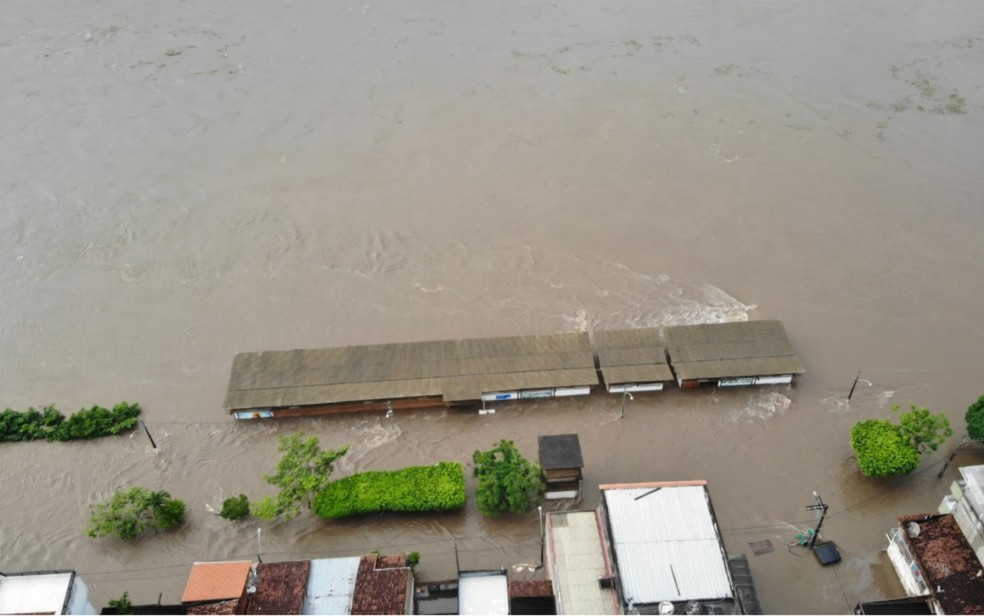 Centro de Canoagem de Ubaitaba fica submerso após fortes chuvas na Bahia
