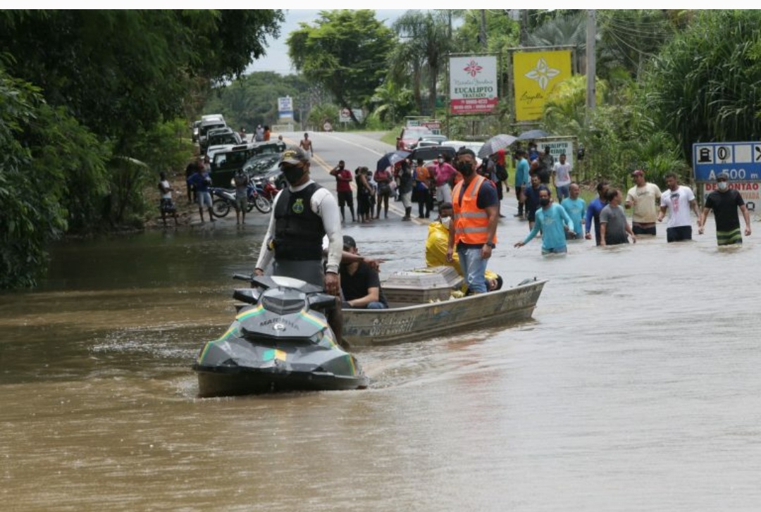 Estrada interditada pela enchente na Bahia