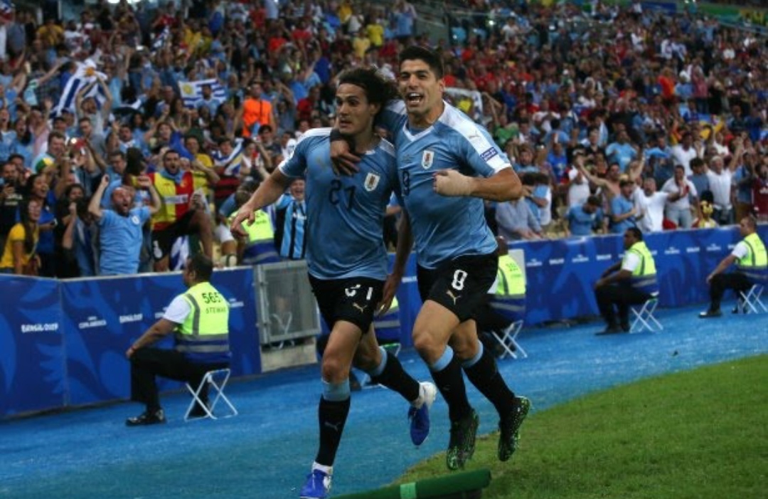 Luis Suárez e Cavani interessam ao Corinthians