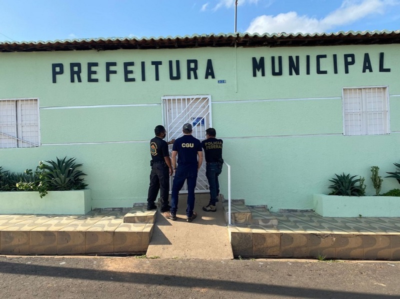 PF deflagra operação e cumpre mandados em prefeituras