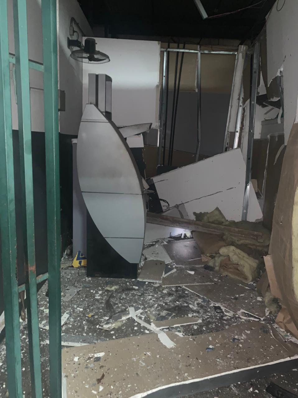 Assaltantes explodem caixa eletrônico, na zona sul de Teresina (PI)