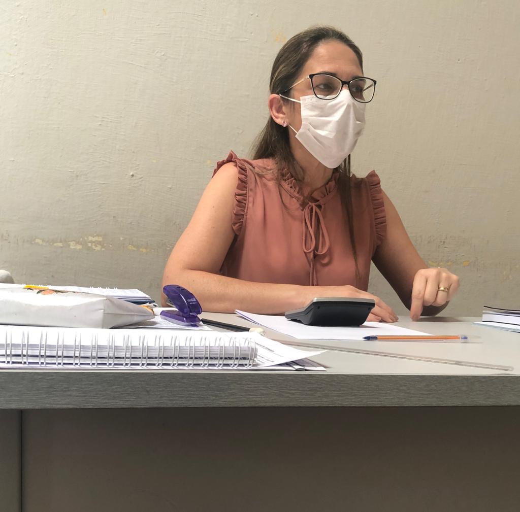 Dra. Cíntia Sá que coordena a campaha de vacinação da COVID-19 em Viçosa do Ceará