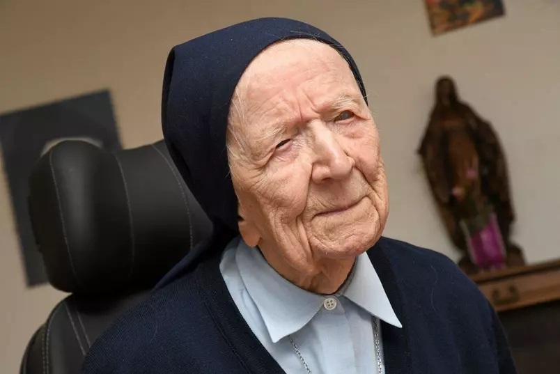Segunda pessoa mais velha do mundo, freira de 116 anos supera a COVID-19