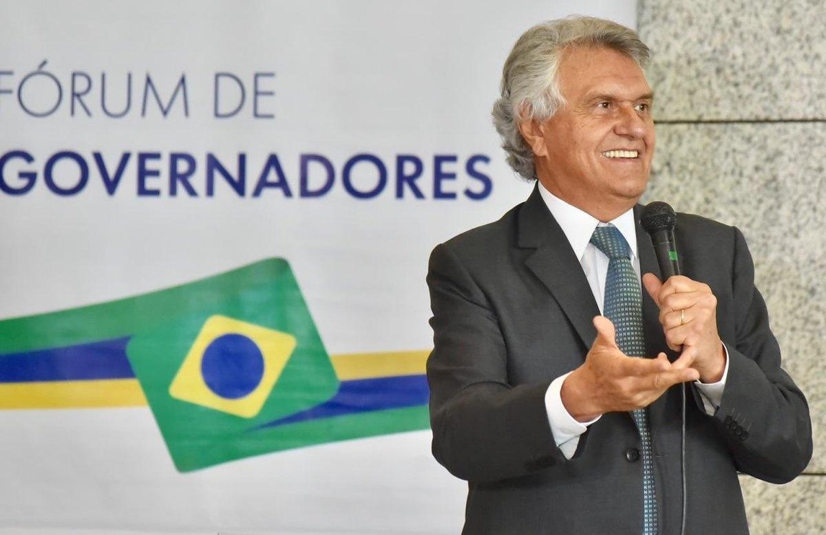 Governador Ronaldo Caiado segue alegre na contratação temporária para atividades fins da Polícia Penal