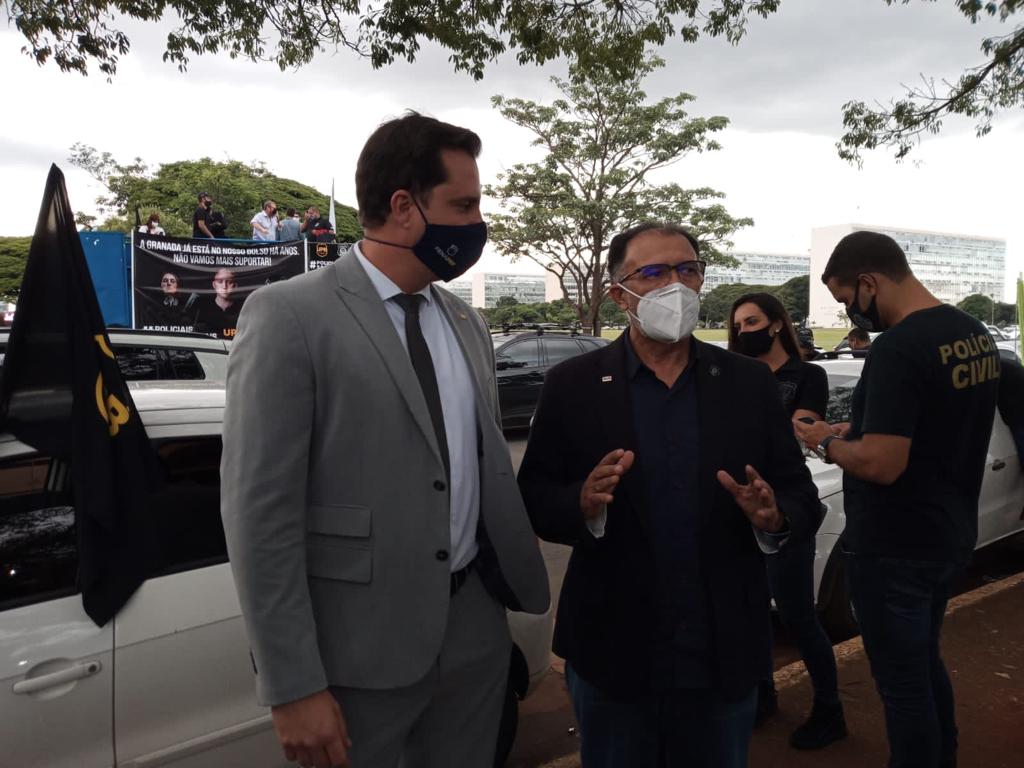 O deputado federal Nicoletti (PSL-RR) e o presidente da AGEPPEN-BRASIL, o policial penal Jacinto Teles