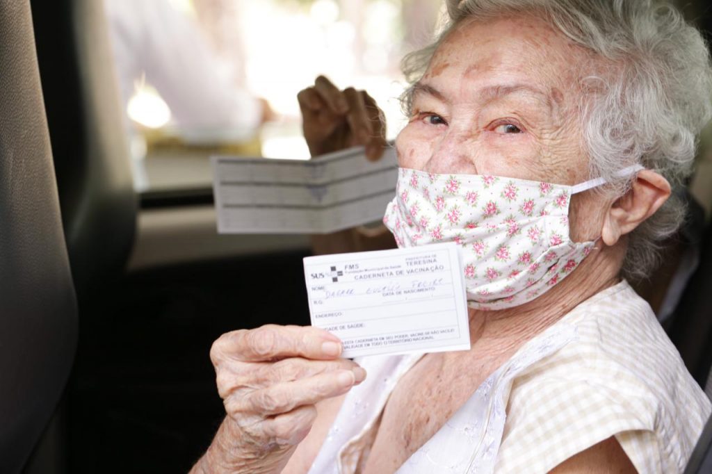 Vacinação de idosos, em Teresina (PI)