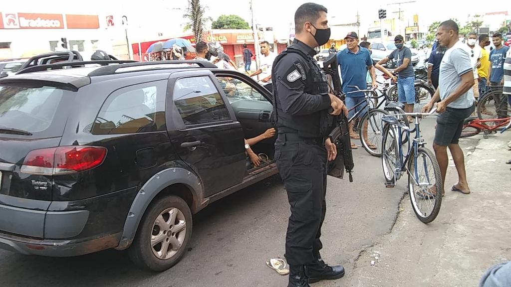 Assaltantes são mortos em confronto com policial