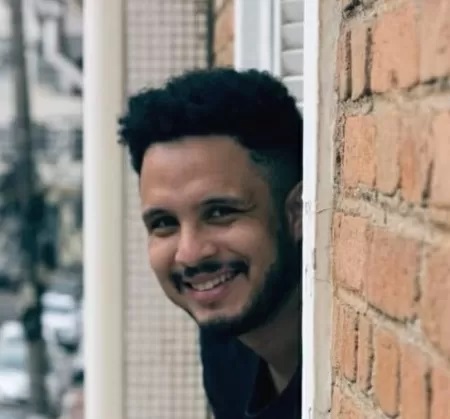 David Oliveira, 29, comunicador digital, foi diagnosticado com HIV aos 25 anos