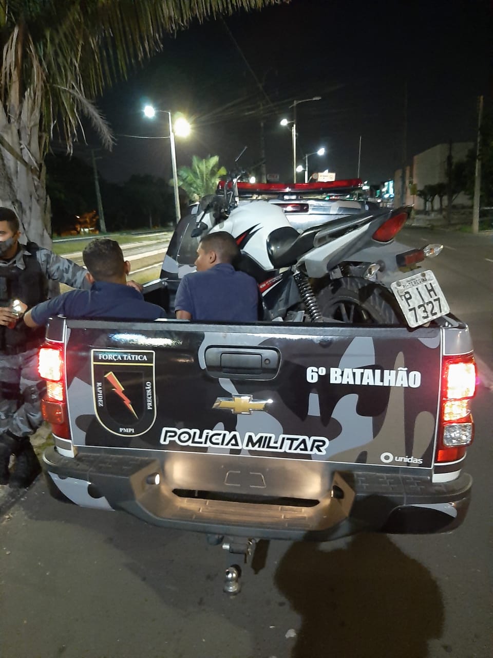 Homens foram presos com motocicleta roubada no Parque Piauí