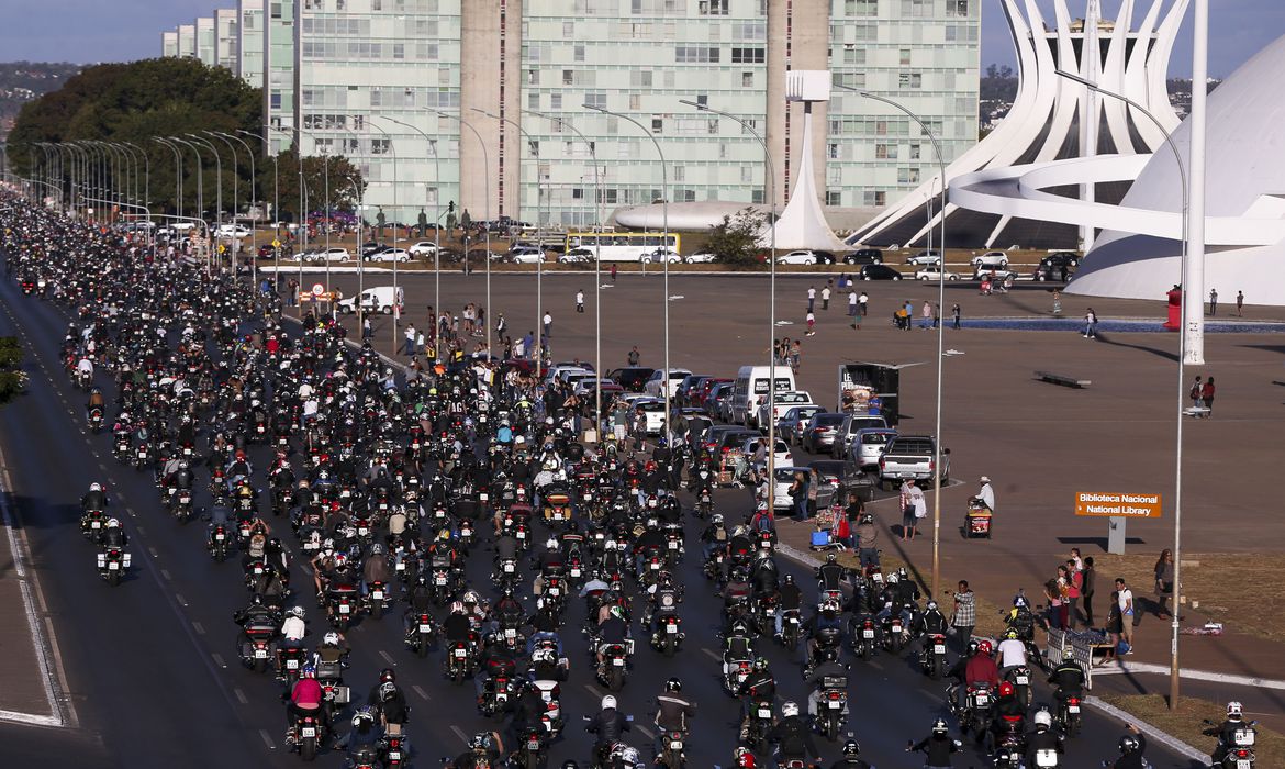 Motociclistas estão submetidos à novas regras de trânsito a pattir desta segunda-feira (12/4)