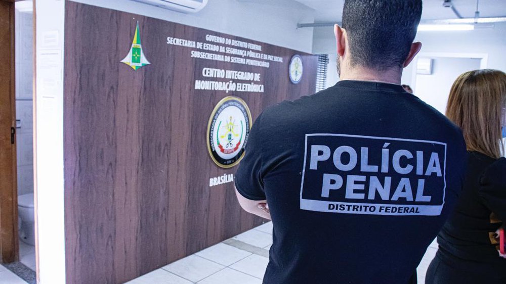 Um dos objetivos da monitoração dos acusados, é para que eles não tentem se aproximar das vítimas (Foto: Reprodução / Polícia Penal) Um dos objetivos da monitoração dos acusados, é para que eles não tentem se aproximar das vítimas (Foto: Reprodução / Polícia Penal)