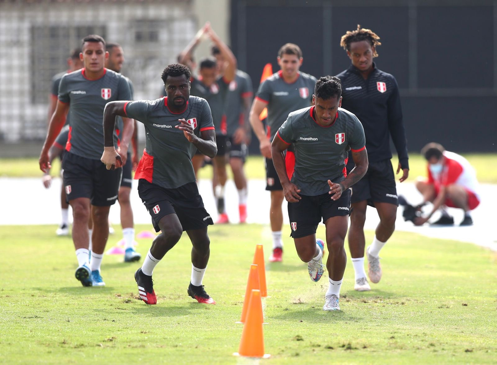 A Seleção Peruana, que enfrentará o Brasil, também realizou treinos nessa manhã