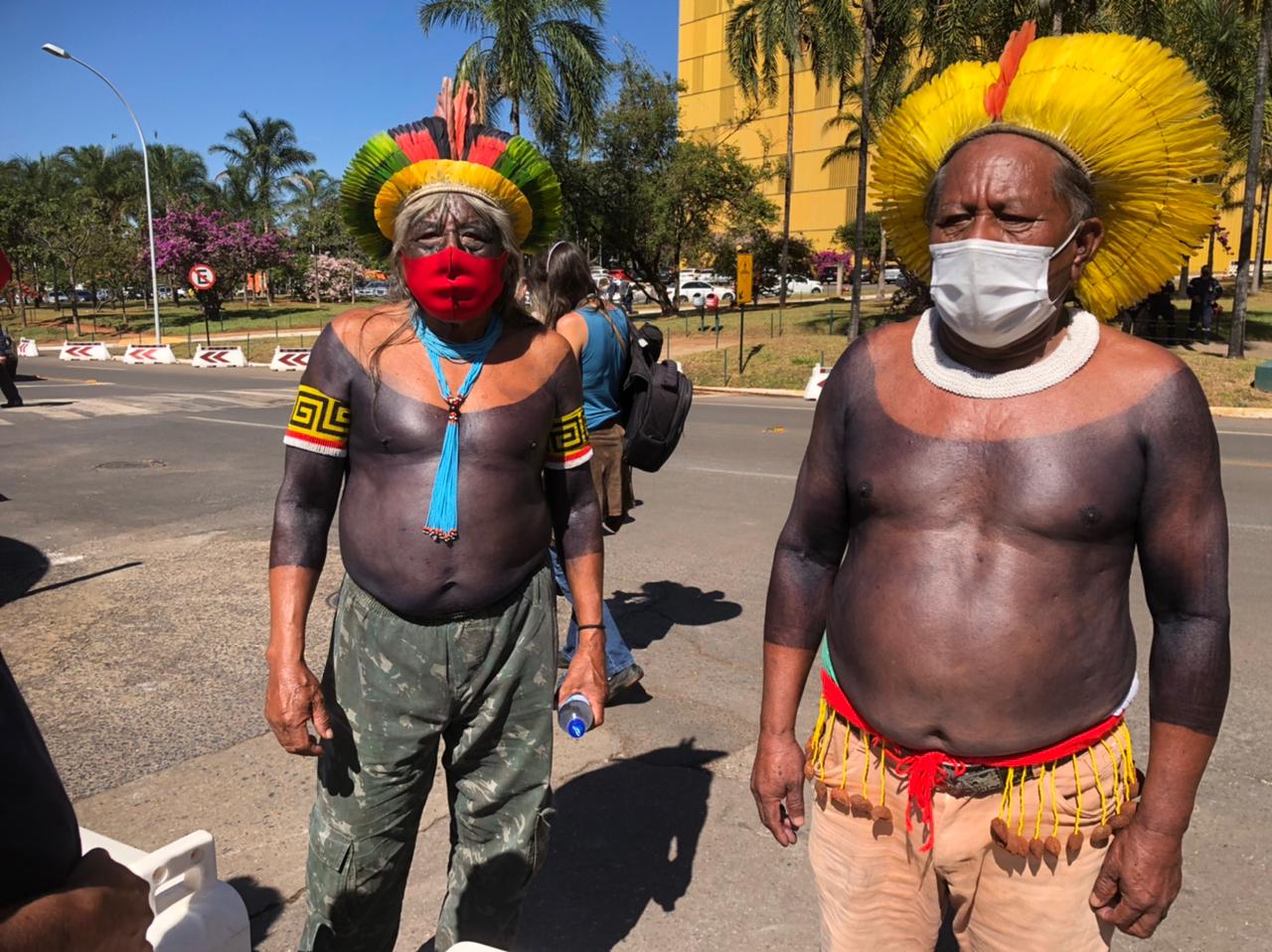 Caciques Megaron e Cuiú, representantes do estado do Mato Grosso