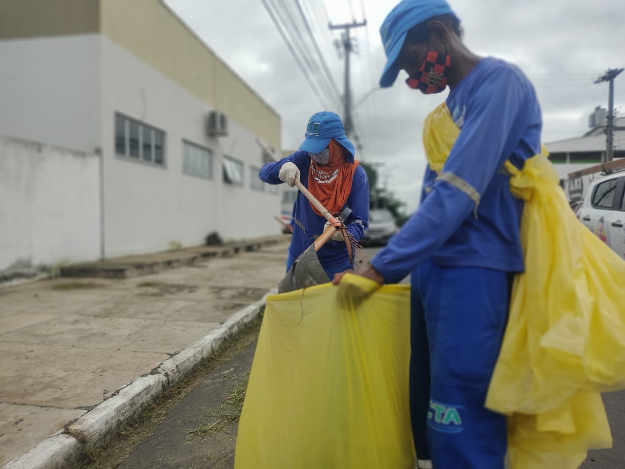 FMS inicia vacinação da COVID para trabalhadores da limpeza pública